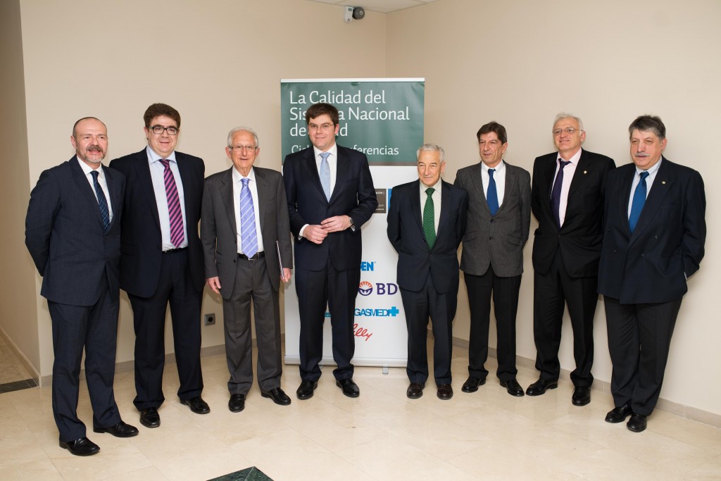 Miguel Tomás, director general del Servicio de Salud de Baleares, Antoni Bennasar, presidente del Colegio de Médicos de Baleares, Alfredo Milazzo, presidente de la Fundación Ad Qualitatem, Martí Sansaloni, consejero de Salud de Baleares, Miguel Carrero, presidente de PSN, Antoni Real, presidente del Colegio de Farmacéuticos de Baleares, Guillem Roser, presidente del Colegio de Dentistas de Baleares, y Miguel Triola, vicepresidente segundo de PSN. 