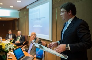 Martí Sansaloni, consejero de Salud de Baleares, durante su intervención, en presencia de Alfredo Milazzo, presidente de Ad Qualitatem, Miguel Carrero, presidente de PSN, y Miguel Triola, vicepresidente segundo de PSN. 