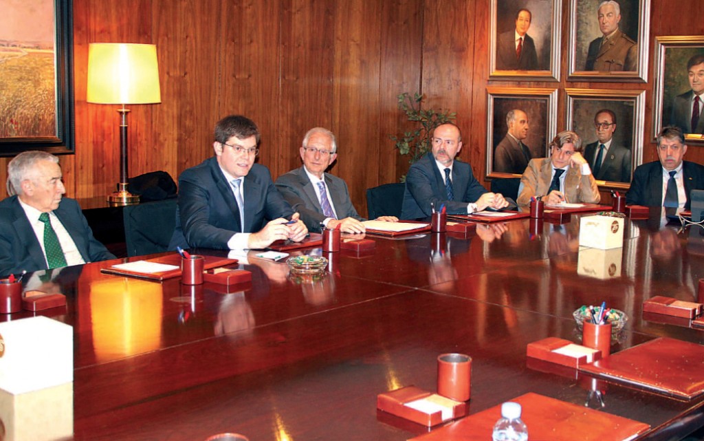 Sansaloni con la directiva de PSN preparando la conferencia y analizando el momento sanitario de Baleares y España en su conjunto