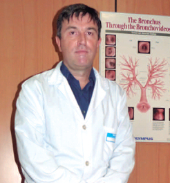 El doctor Felipe Nicolau, neumólogo de Policlínica Miramar.