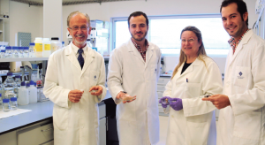 El doctro Félix Grases y su equipo de investigadores de la UIB, durante la presentación de la patente