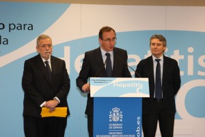 El ministro Alonso tras el avance de la noticia sobre el plan contra la hepatitis