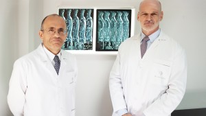 Los doctores Gestoso y Kovacs, director médico y presidente de la Fundación