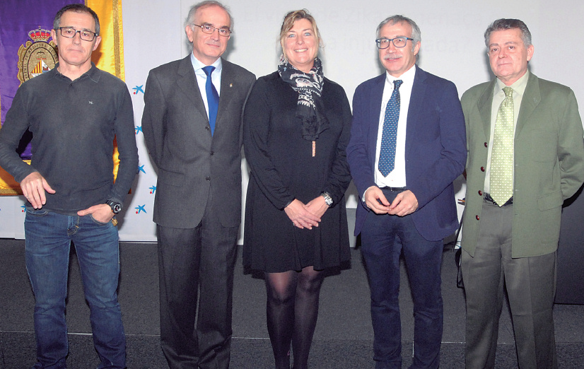 Los doctores Javier Arranz, Macià Tomàs, Joan Carles March y Antonio Fe Marqués, junto a la consellera de Salut, Patricia Gómez.