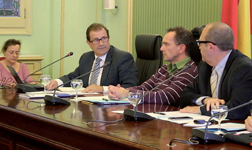 El rector de la Universitat de les Illes Balears, Llorenç Huguet, en un momento de su intervención en la Comisión Parlamentaria.