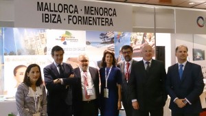 Monica Figuerola (gerente Spaincares), Carlos Chaguaceda (DG Turismo Madrid), Javier Gómez Navarro (presidente de la Asociación de Turismo Madrid), Carmen Planas, Antoni Fuster, Hugo Rovira (vicepresidente ATM) e Iñigo Valcaneras (presidente Spaincares) en el stand de la ATB.