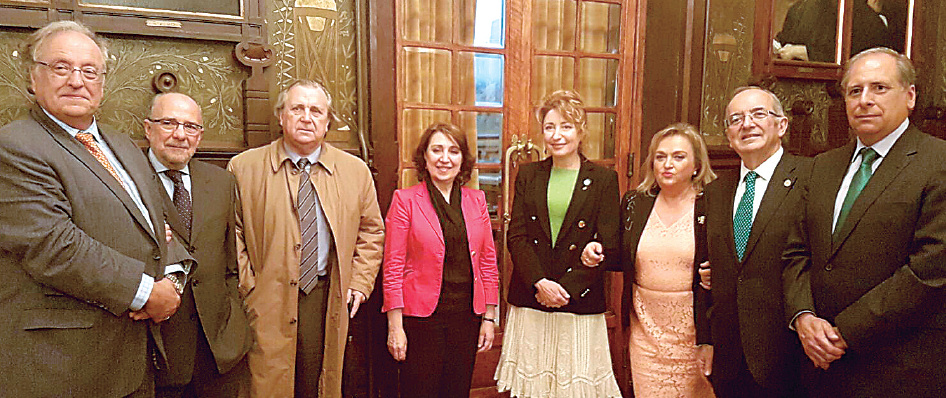 El presidente de Uniteco, Gabriel Núñez; y la presidenta de CTO, Pilar Díaz, entre otros asistentes.