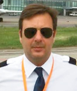 Arturo Carbonell, piloto de la compañía mallorquina Sky, especializado en el transporte de órganos