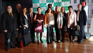 Patricia Gómez, consellera de Salut, acompañada de Mercè Casas, Directora de IASIST, y la delegación de los hospitales de Baleares.   