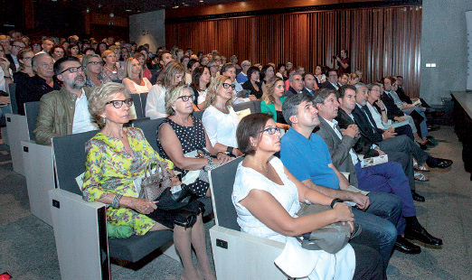 Cerca de 200 personas asistieron al acto organizado por la AECC.