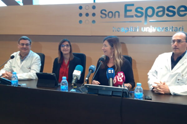 Jordi Reina, jefe de Virología de Son Espases, Maria Antònia Font, directora general de Salud, Pública, Patricia Gómez, consellera de Salud y Javier Murillas, jefe de Medicina Interna de Son Espases